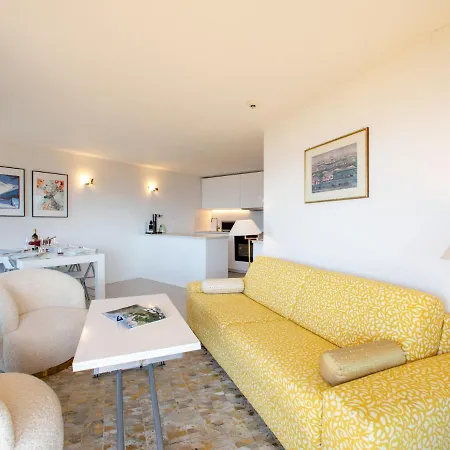 Le Bristol C32 By Interhome