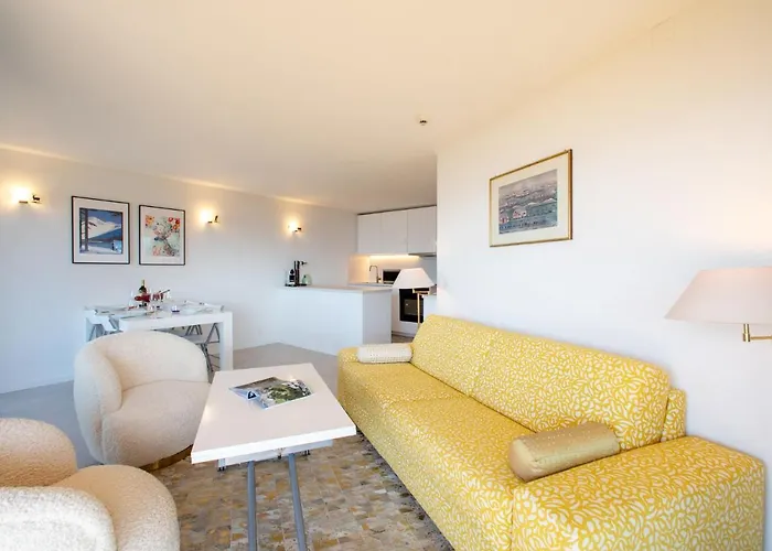 Le Bristol C32 By Interhome